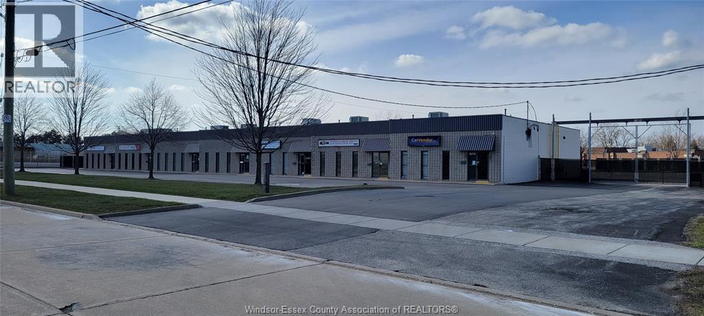 6210 Hawthorne Drive, Windsor — photograph 2