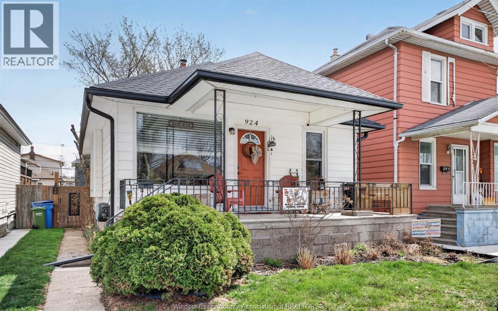 924 Marentette Avenue, Windsor — primary photograph