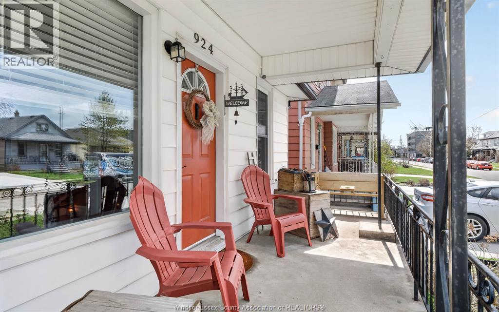 924 Marentette Avenue, Windsor — photograph 2