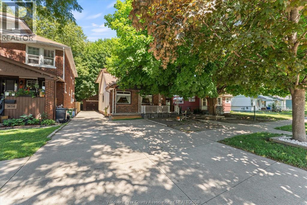 3648 King, Windsor — photograph 2