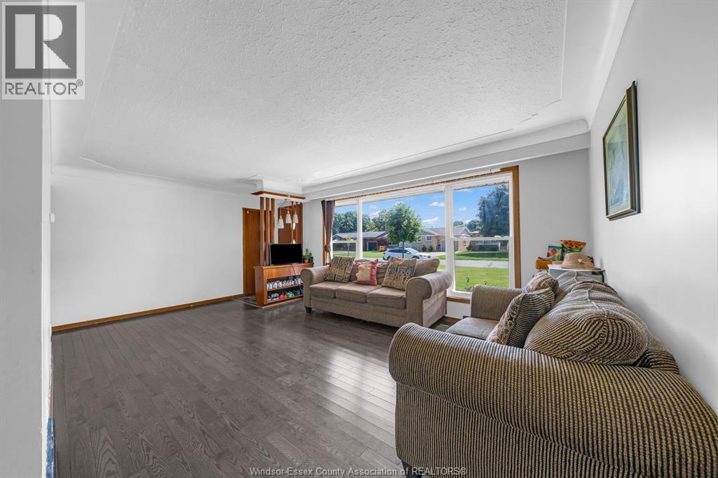71 Danforth Avenue, Leamington — photograph 3