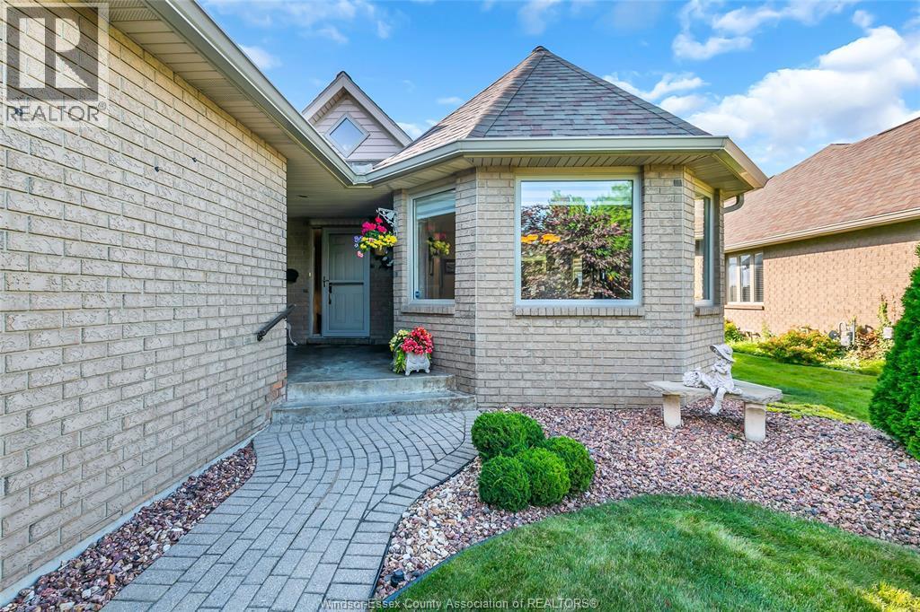 1385 Imperial Crescent, Windsor — photograph 2