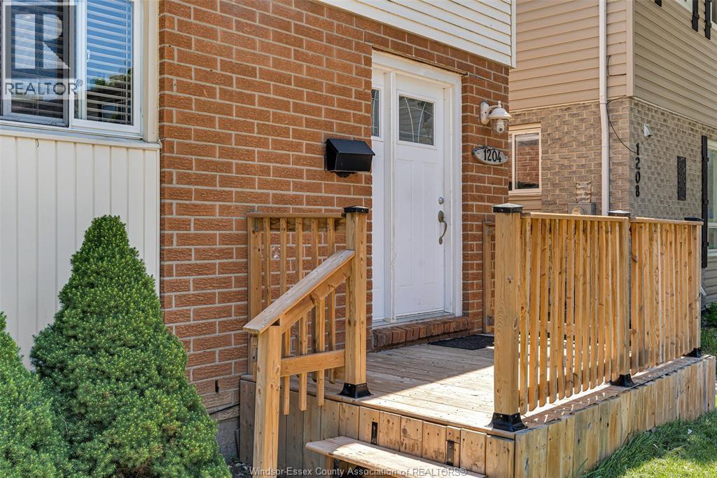 1204 Copperfield Pl, Windsor — photograph 3