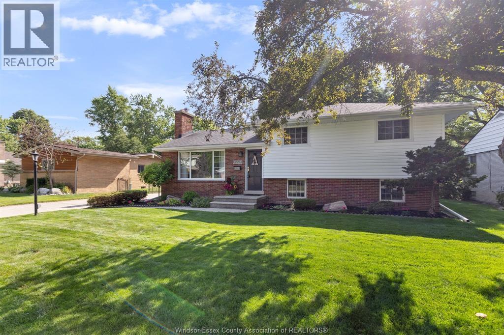 3659 Bruce Avenue, Windsor — photograph 2