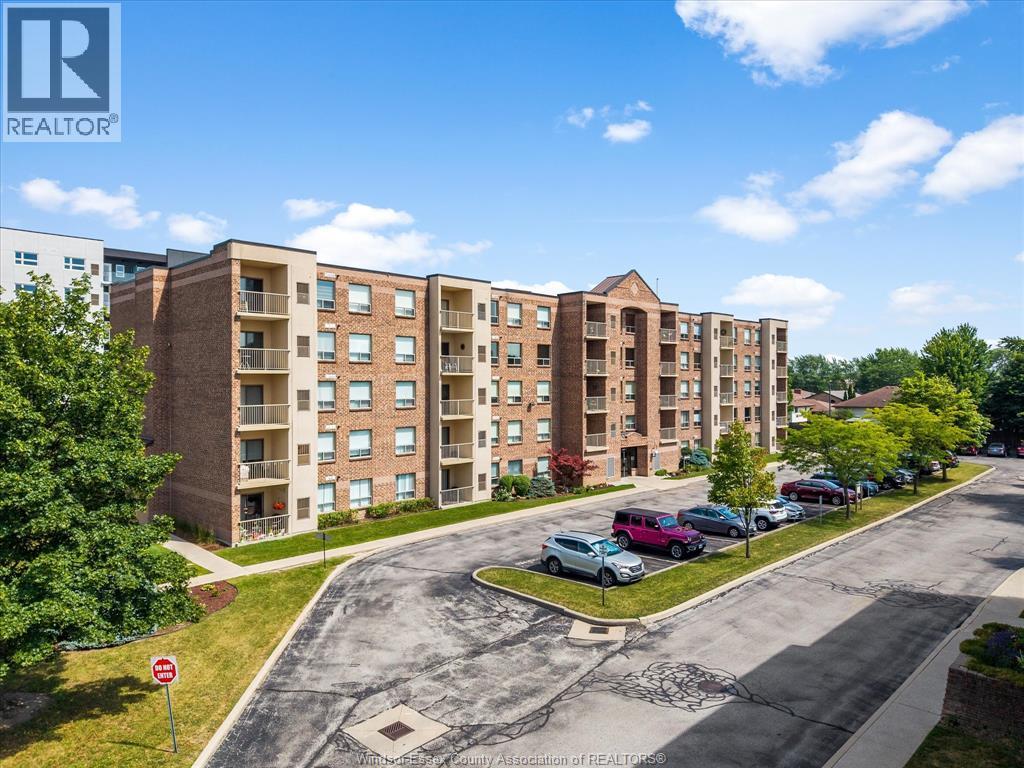 Single Family — 8335 Wyandotte Street, Windsor, Ontario
