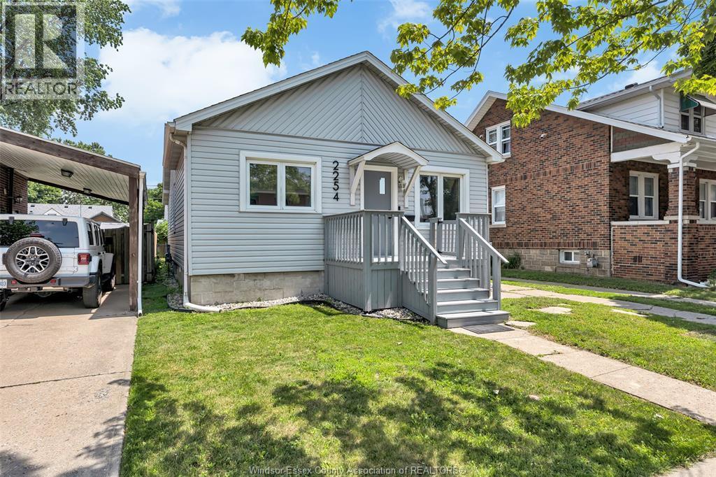 2254 Cadillac #MAIN, Windsor — photograph 3