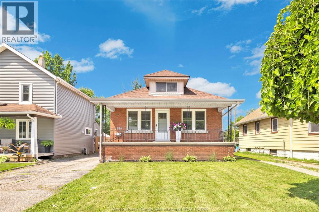 1209 Curry Avenue, Windsor — photograph 2