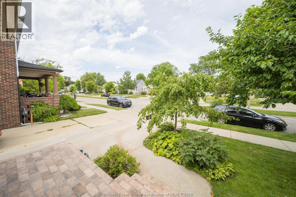 971 Fairview, Windsor — photograph 3