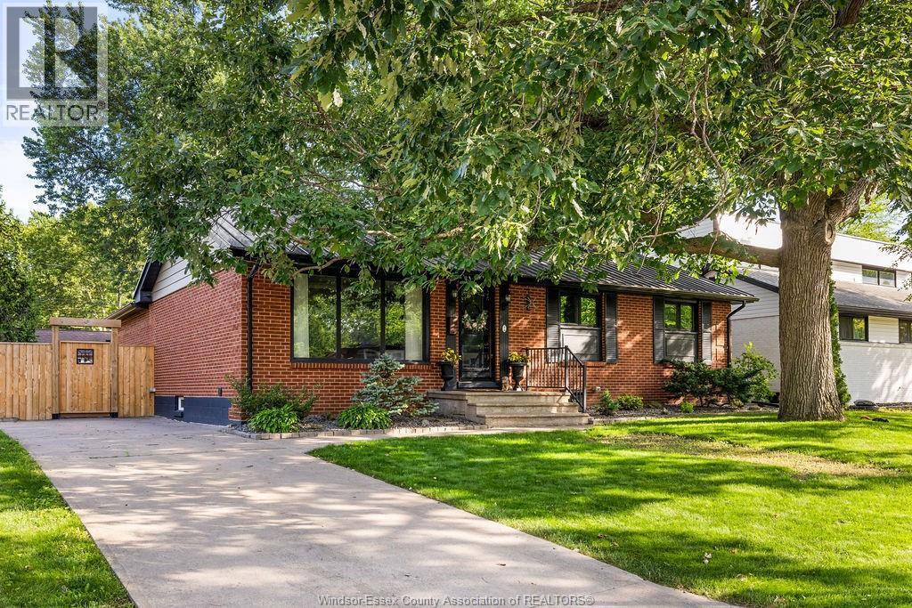 Single Family — 2 Summer Court, Windsor, Ontario