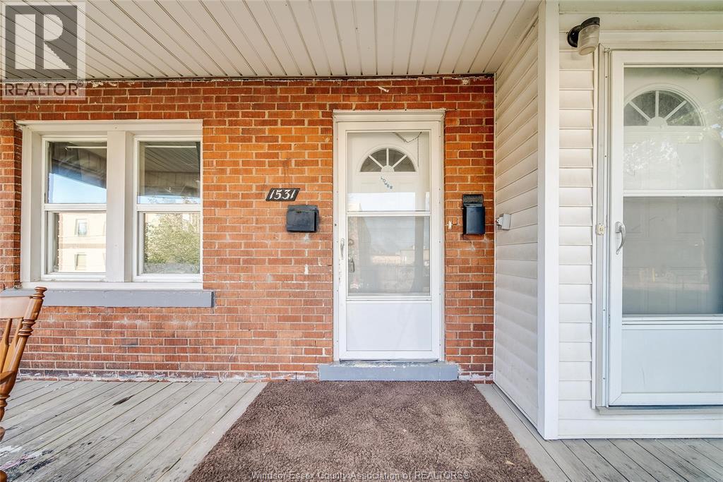 1531 Windsor Avenue, Windsor — photograph 2