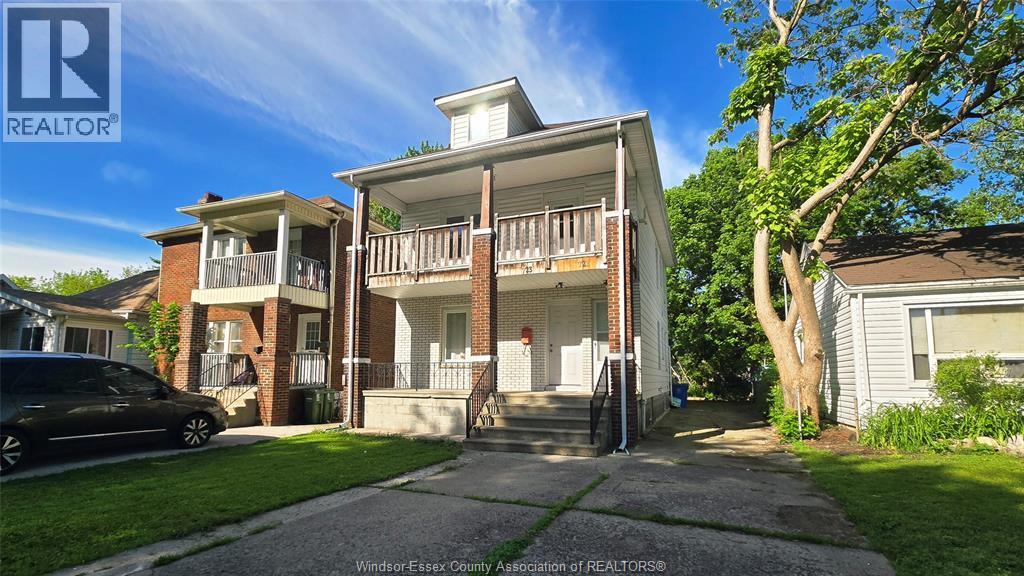 7-bedroom Single Family at 721-723 Campbell Avenue, Windsor — primary photograph