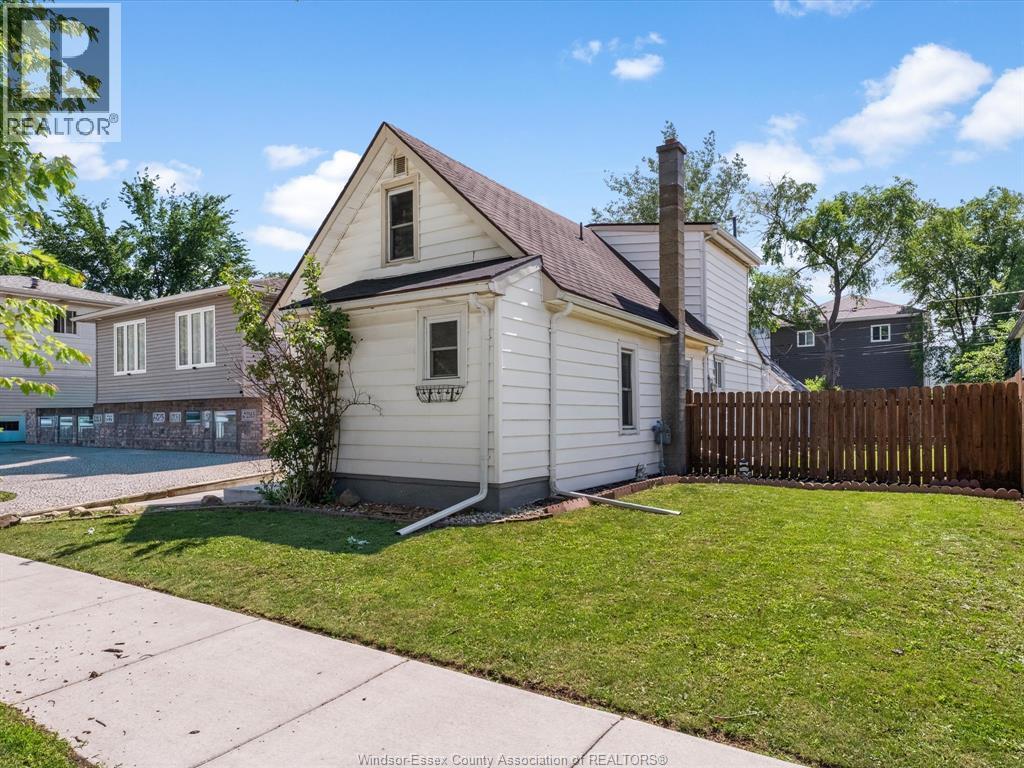2509 Alexis Road, Windsor — photograph 2