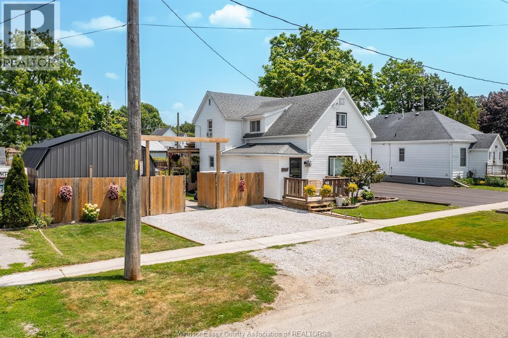 31 Forhan Street, Wallaceburg — photograph 2