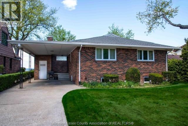13942 Riverside Drive, Tecumseh — primary photograph