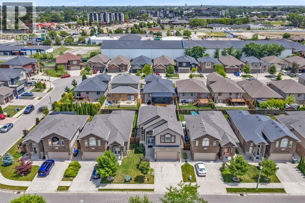 3000 McRobbie Crescent, Windsor — photograph 2