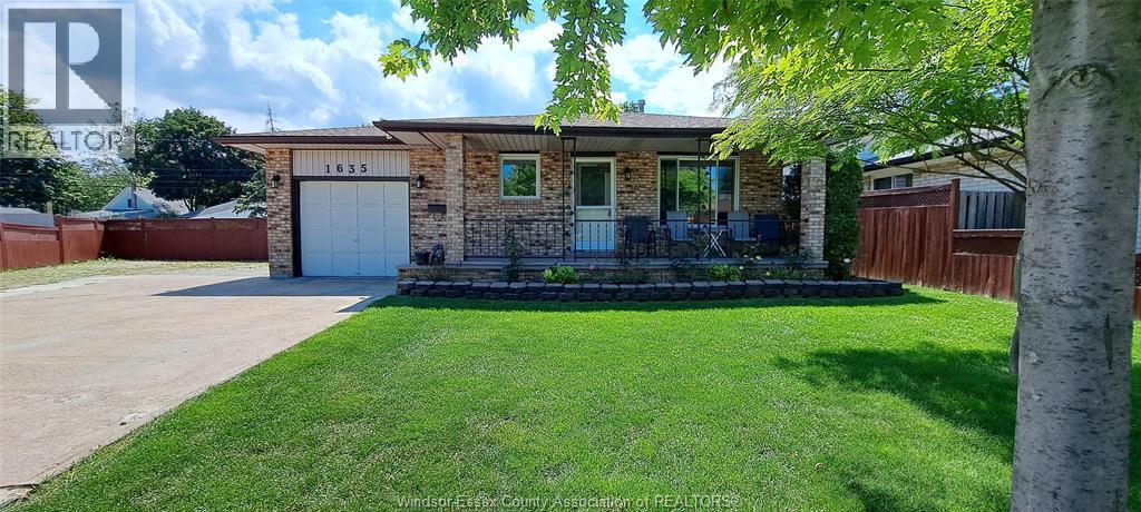 Single Family — 1635 Courtland Crescent, Windsor, Ontario