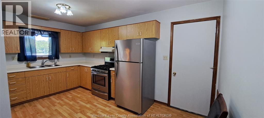 3-bedroom Single Family at 1635 Courtland Crescent, Windsor — photograph 3