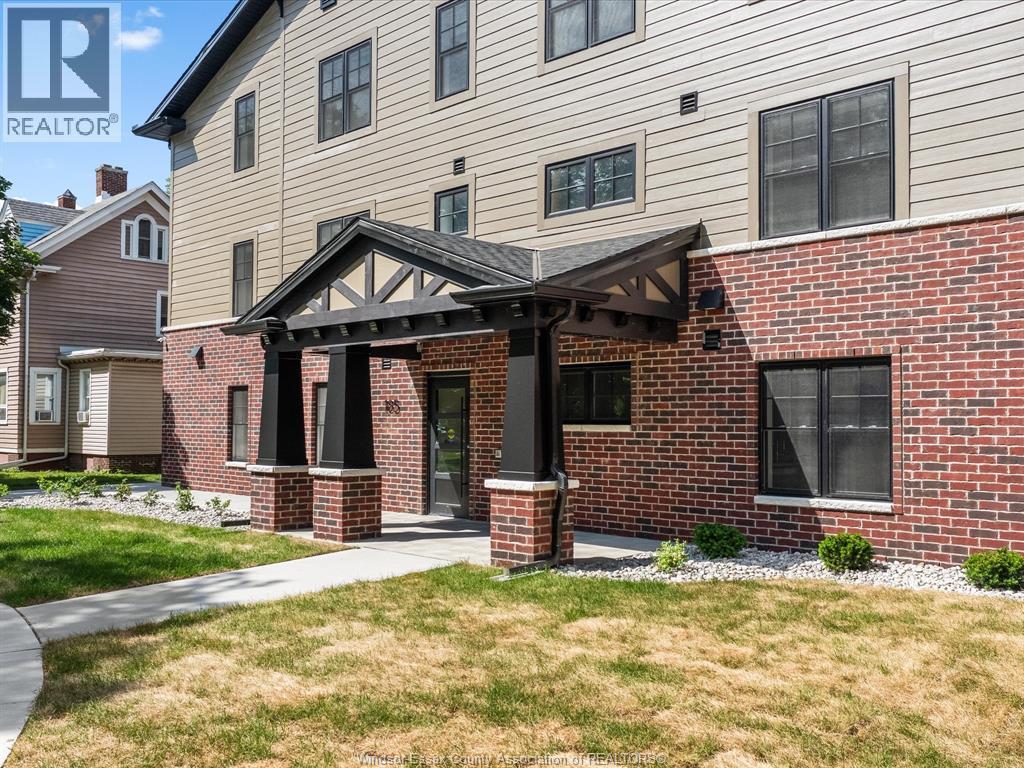 Single Family — 185 Randolph Place, Windsor, Ontario
