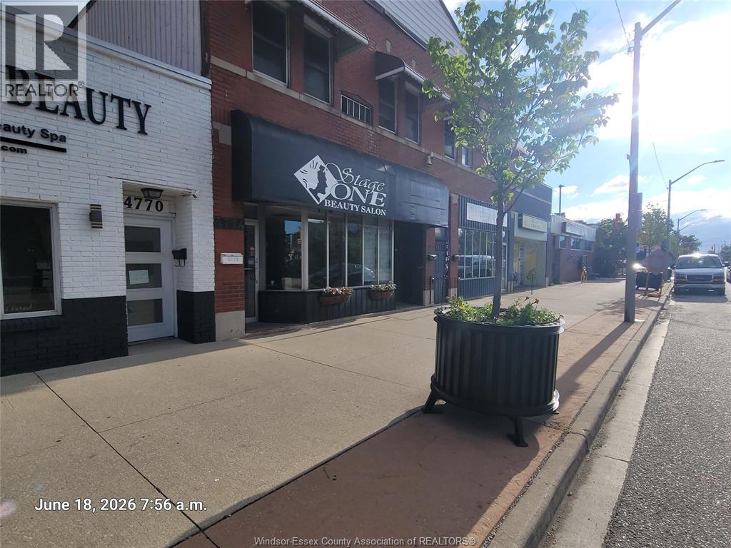 4776 Wyandotte Street, Windsor — photograph 2