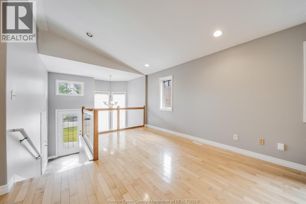 4231 Whiskey Avenue, Windsor — photograph 2
