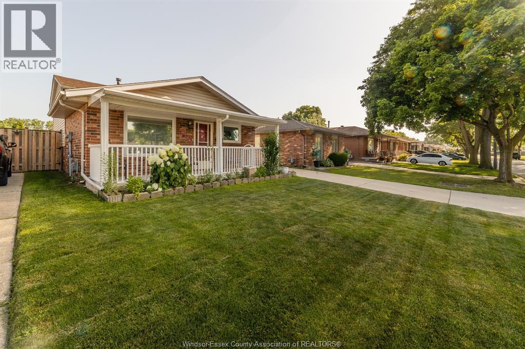 3444 Hemlock, Windsor — photograph 3