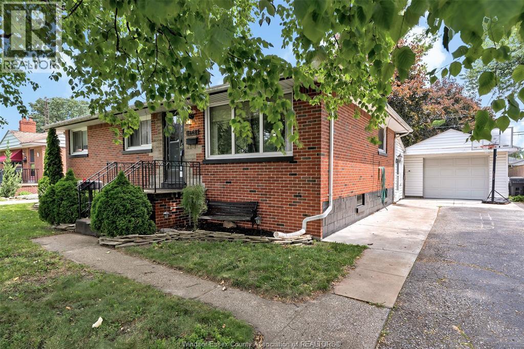 3668 McKay, Windsor — photograph 2