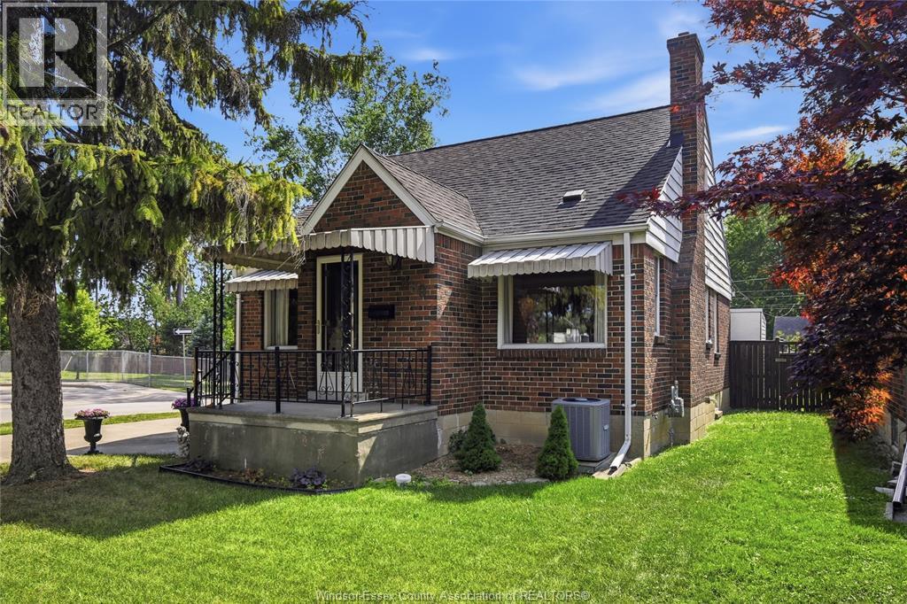 889 Patrice Drive, Windsor — photograph 2