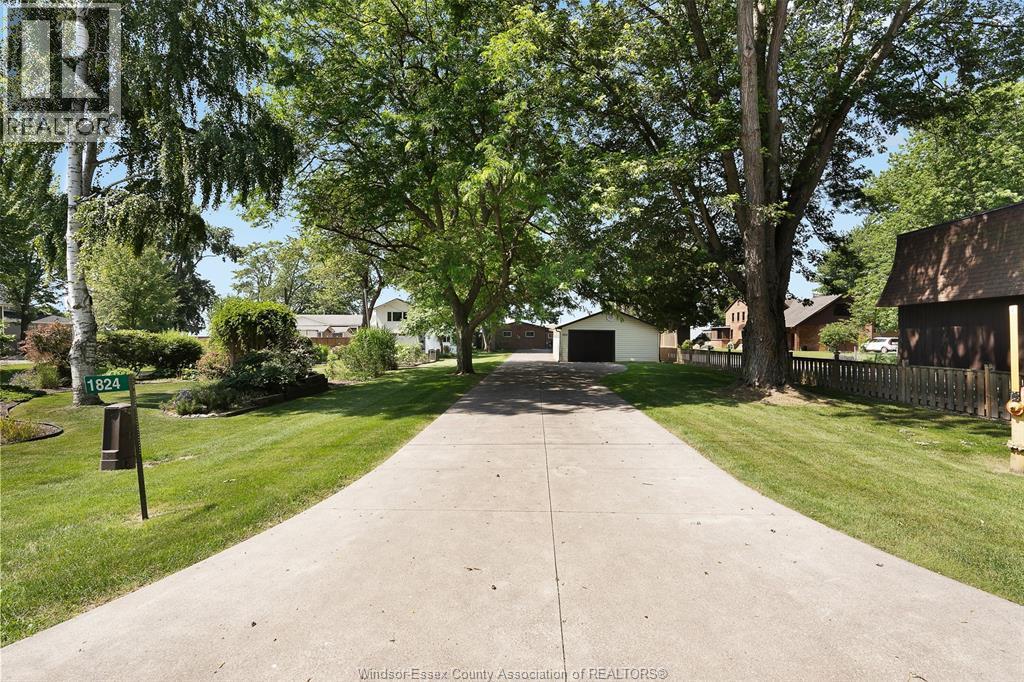 4-bedroom Single Family at 1824 Erie Avenue, Amherstburg — photograph 2