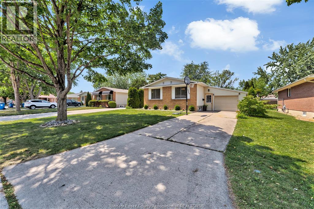 2949 Brimley Drive, Windsor — photograph 2