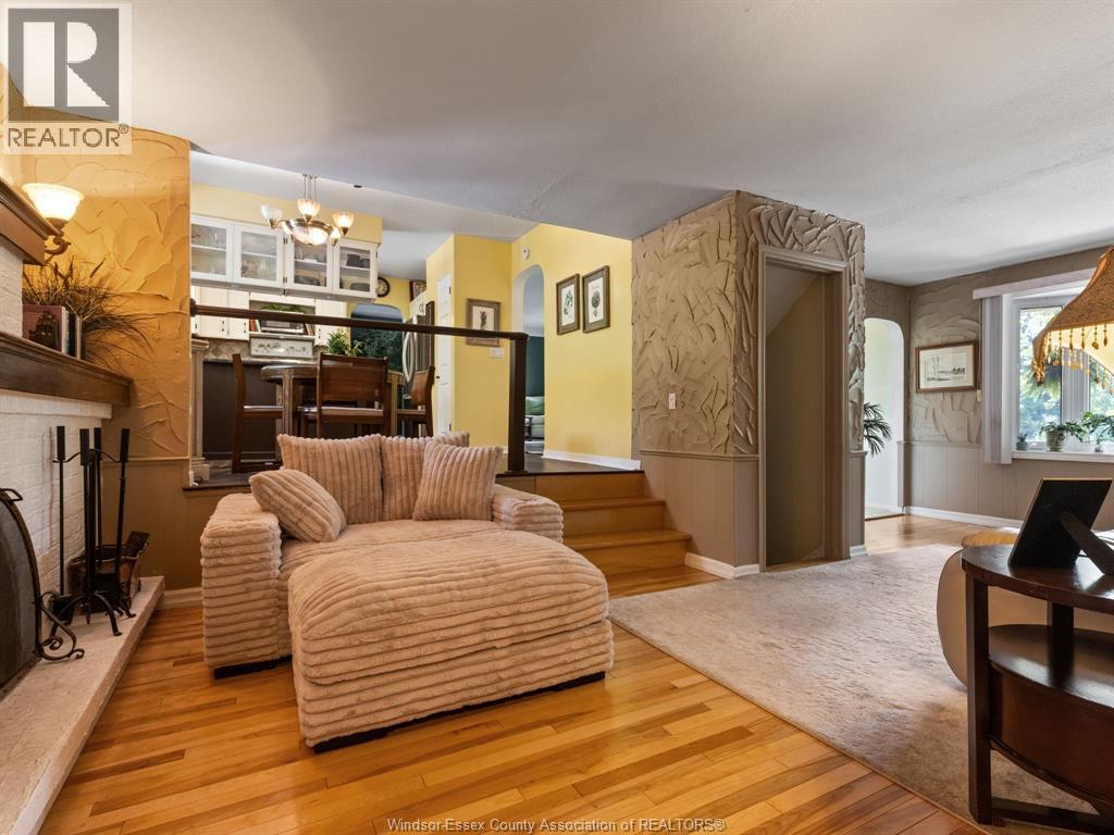 7045 Matchette Road, LaSalle — photograph 2