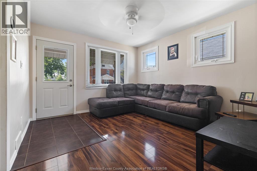 2382 Mercer Street, Windsor — photograph 2