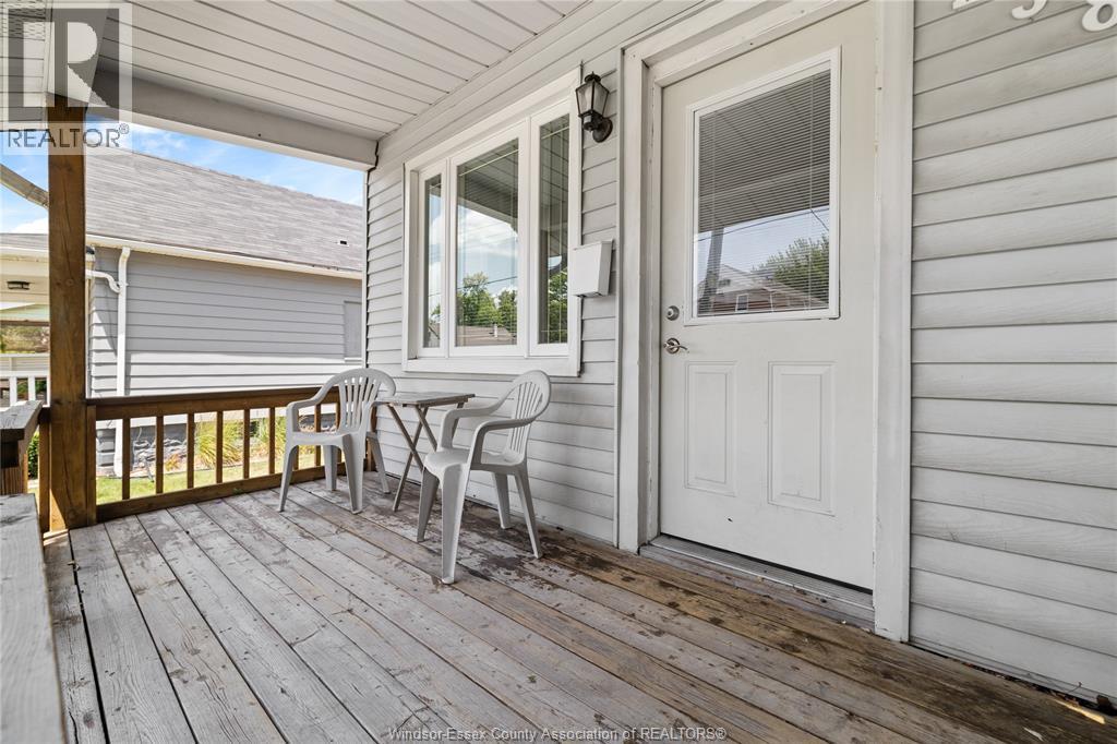 2382 Mercer Street, Windsor — photograph 3