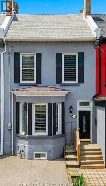 4-bedroom Single Family at 265 MacNab Street, Hamilton — photograph 2