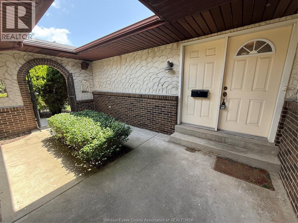 377 Fairway, St. Clair Beach — photograph 3
