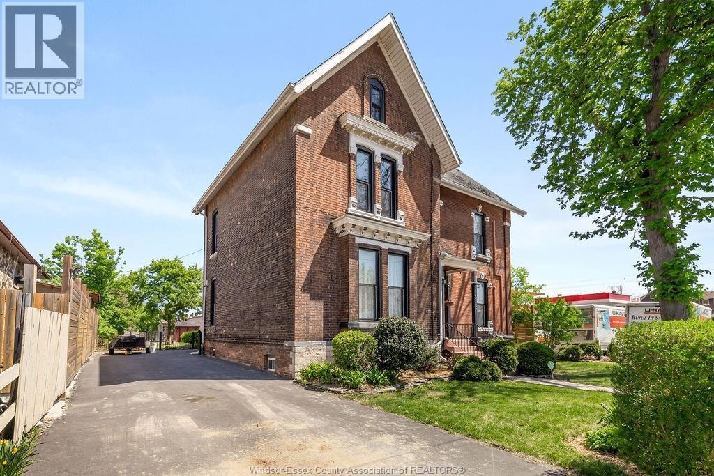 274 Crawford Avenue, Windsor — photograph 2