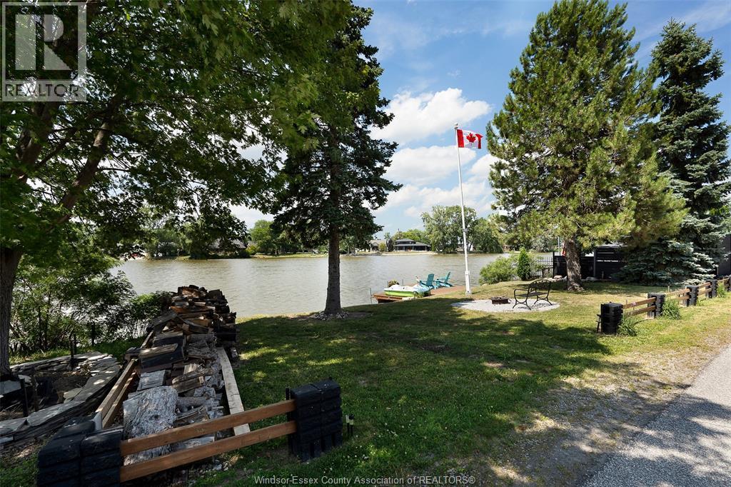 165 South Riverview Street, Amherstburg — photograph 3