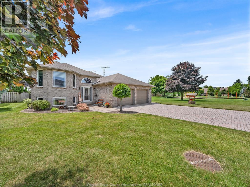 313 Applewood, Kingsville — photograph 2
