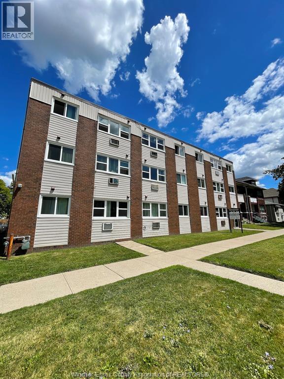 Single Family — 928 Howard Avenue, Windsor, Ontario