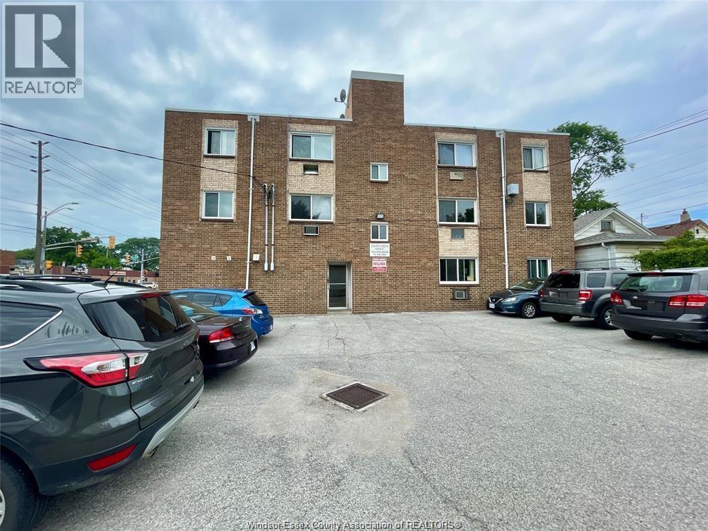 892 Campbell Avenue #12, Windsor — photograph 2