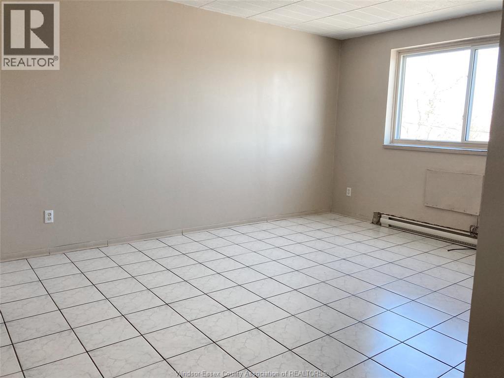 892 Campbell Avenue #12, Windsor — photograph 3