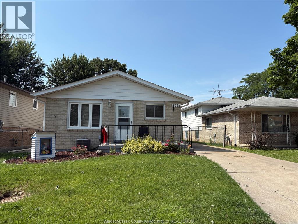 Single Family — 3295 Aurora, Windsor, Ontario