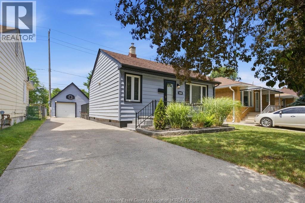 1569 Central Ave, Windsor — photograph 2
