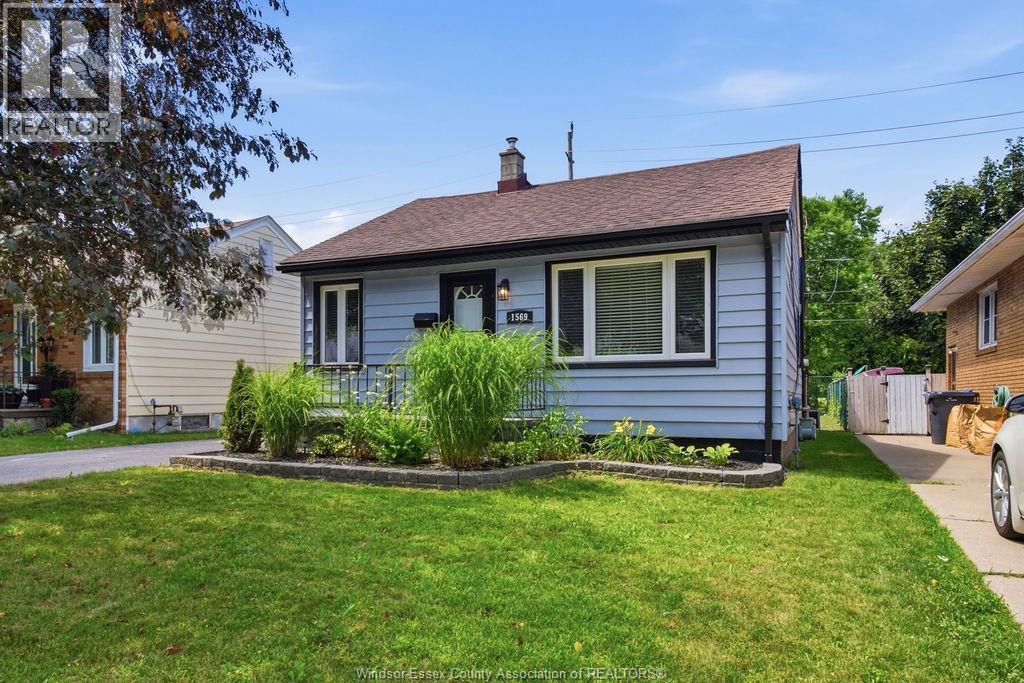 1569 Central Ave, Windsor — photograph 3