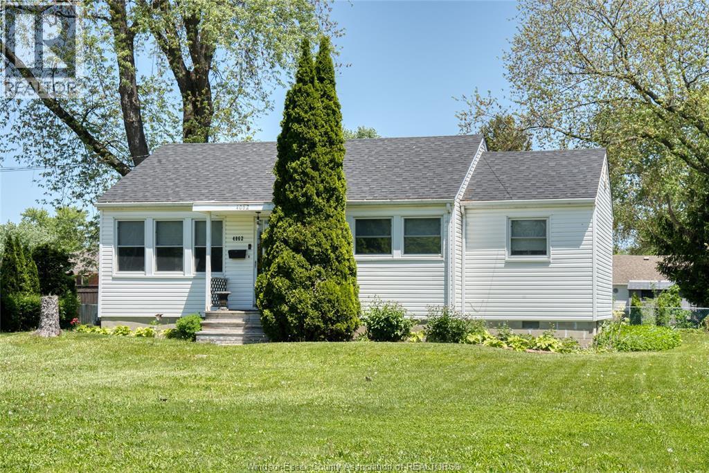 4062 Roseland Drive, Windsor — photograph 3
