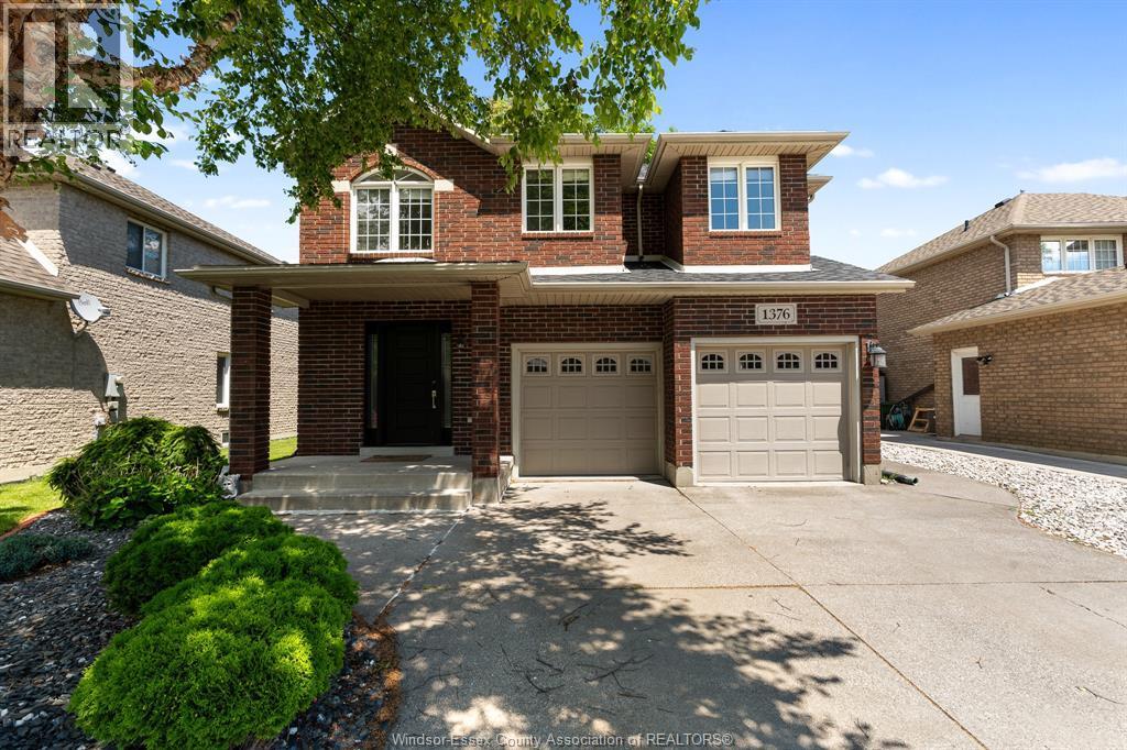 Single Family — 1376 Lakeview Avenue, Windsor, Ontario