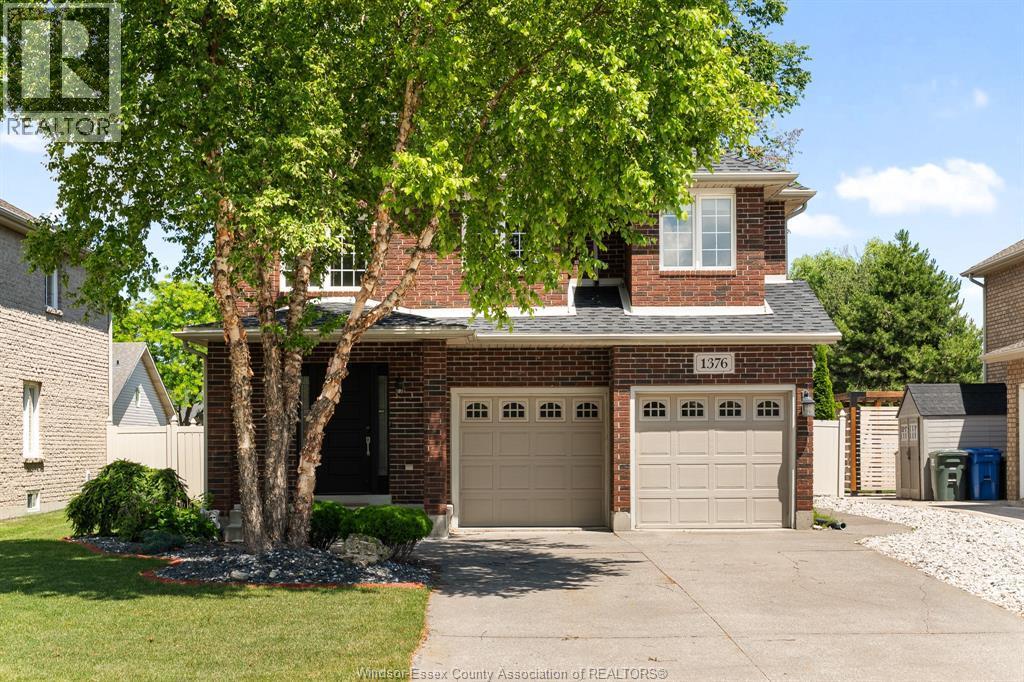1376 Lakeview Avenue, Windsor — photograph 2