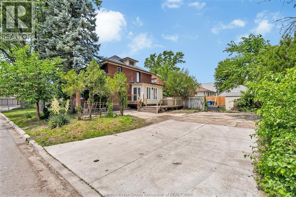 2390 Princess Avenue, Windsor — photograph 3