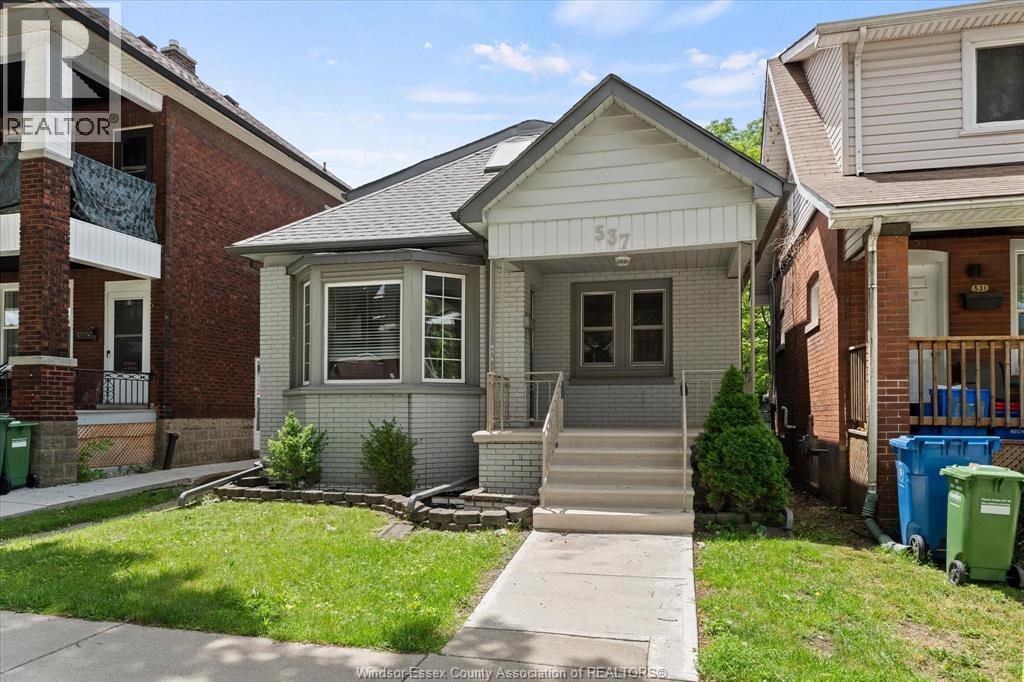 537 McEwan Avenue, Windsor — photograph 3