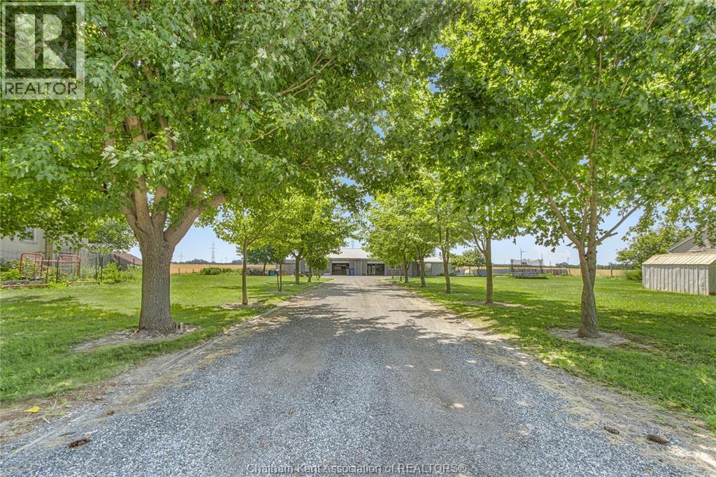 8310/8320 Seventh Line, Chatham — photograph 2