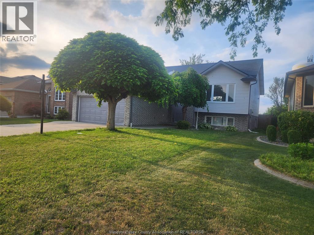 4-bedroom Single Family at 12769 Lemire Street, Tecumseh — photograph 2